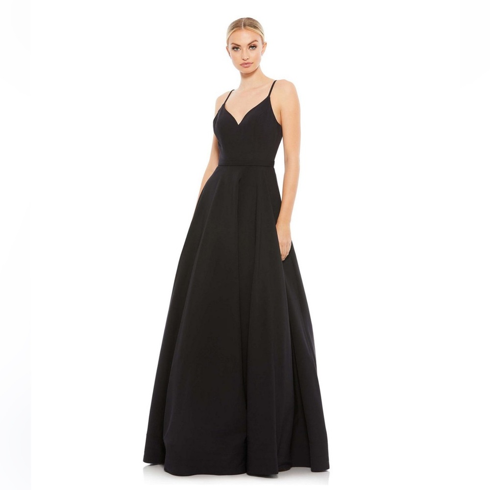 V-Neck Crepe Ballgown
Mac Duggal